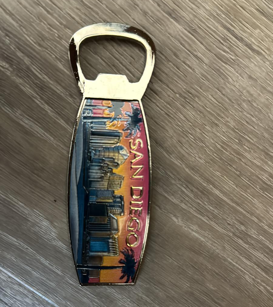 MG 2706 BUILDING NIGHT BOTTLE OPENER L METAL MAGNET