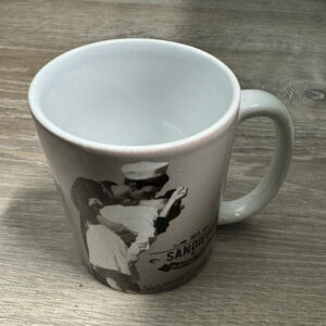 MUG-SD 6045 SAILER AND NURSE KISSING MONUMENT MUG 11 OZ
