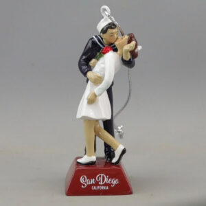 KOS-451 CB-8805 SAN DIEGO SAILOR AND NURSE KISSING STATUE SMALL 4 INCH